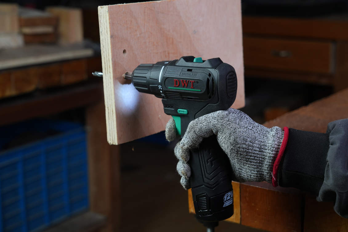 Дрель-шуруповерт аккумуляторная DWT ABSP-12 DN-2