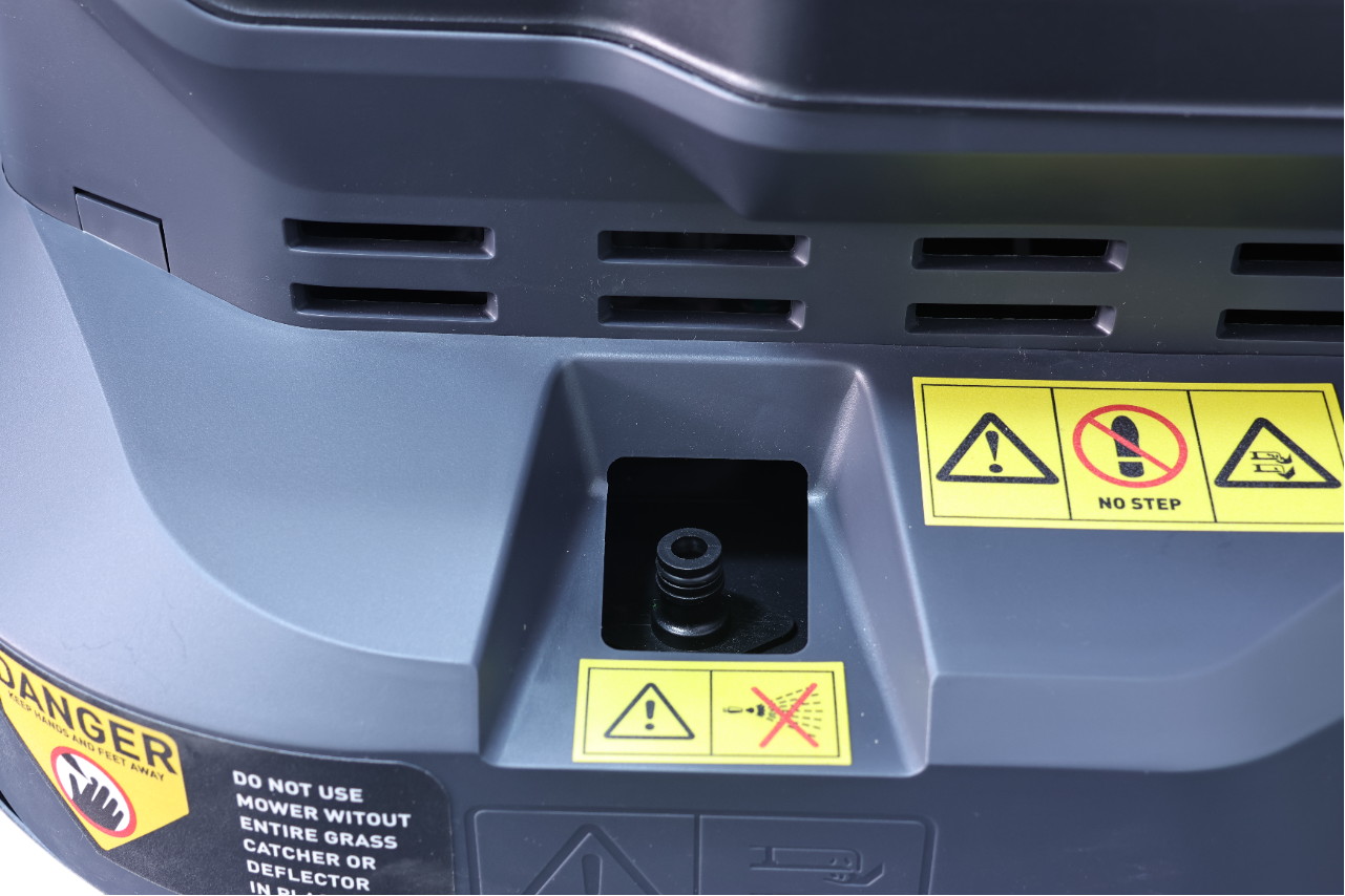 Газонокосилка бензиновая самоходная с сиденьем (райдер) ELAND LT-5810P 