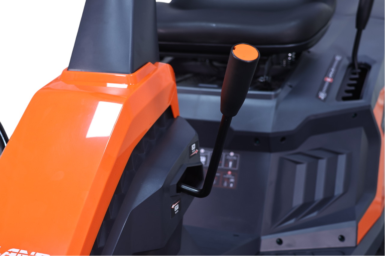 Газонокосилка бензиновая самоходная с сиденьем (райдер) ELAND LR-2265 